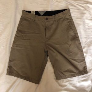 Volcom khaki shorts